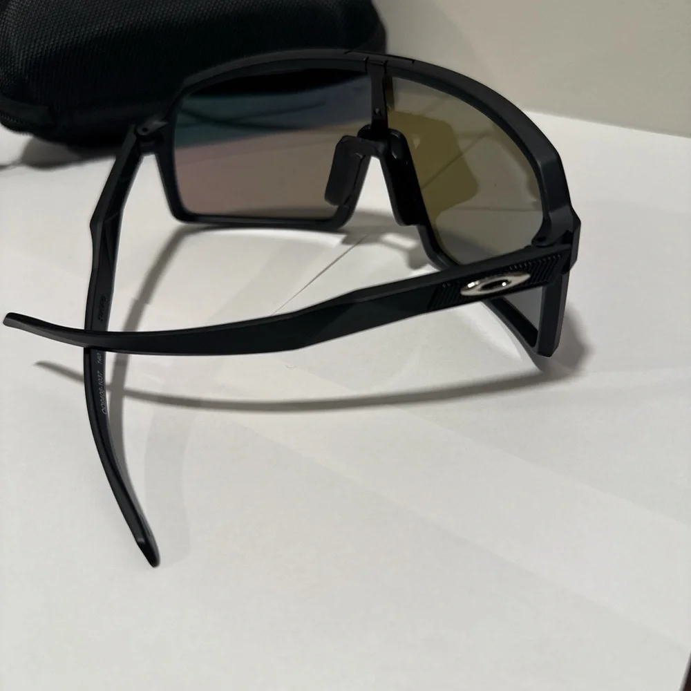 Oakley Sutro Black frame and Blue lense Sunglasses with case - Picture 4 of 4